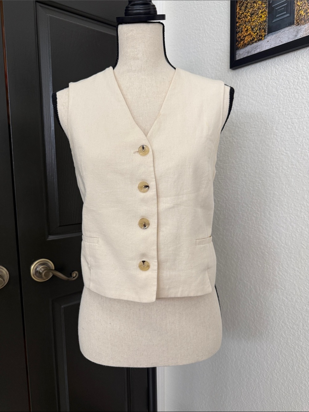 Zara Cream Button-Front Sleeveless Vest